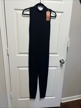 SHEIN Black Sleeveless Jumpsuit with High Neck